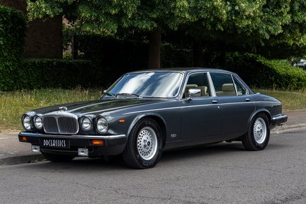 Daimler Double Six 1