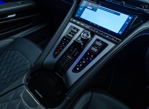 Aston Martin DB12 V8 21