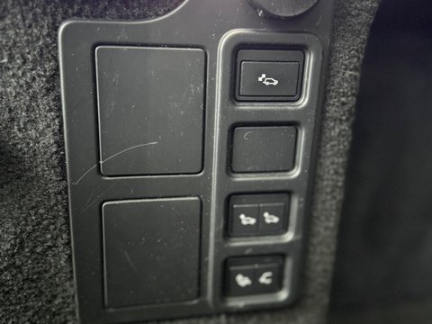 Land Rover Discovery 3.0 SD V6 HSE SUV 5dr Diesel Auto 4WD Euro 6 (s/s) (306 ps) 19