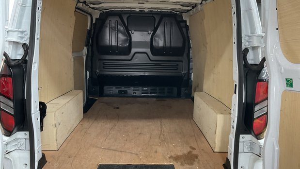 Ford Transit Custom SWB L1H1 Low Roof Limited 320 Air Con Alloys Sensors EURO 6 5