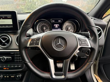Mercedes-Benz GLA 2.1 GLA220d AMG Line (Premium Plus) SUV 5dr Diesel 7G-DCT 4MATIC Euro 6 (s/ 17
