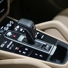 Porsche Cayenne V6 Platinum Edition - PTS Colour and Incredible Specification 4