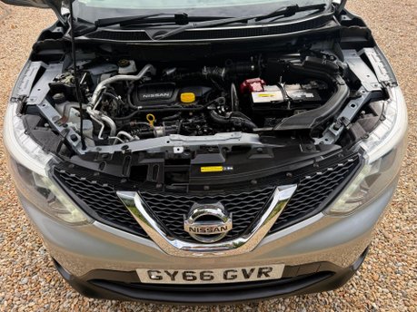 Nissan Qashqai 1.6 dCi Tekna 4WD Euro 6 (s/s) 5dr 12