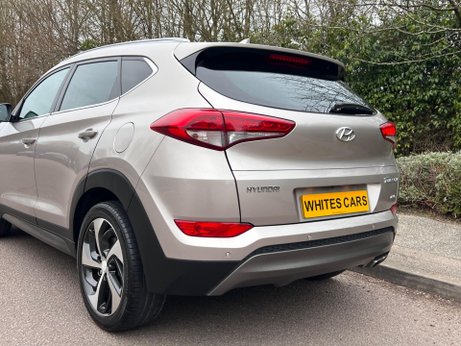 Hyundai TUCSON 2.0 CRDi Premium Auto 4WD Euro 6 5dr 8