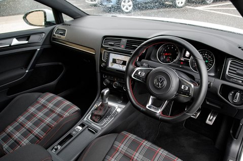 Volkswagen Golf GTI DSG 4
