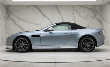 Aston Martin V12 Vantage S ROADSTER 8
