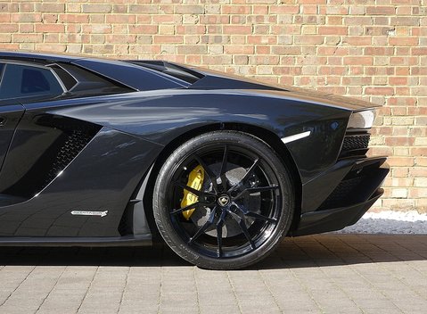 Lamborghini Aventador S 8