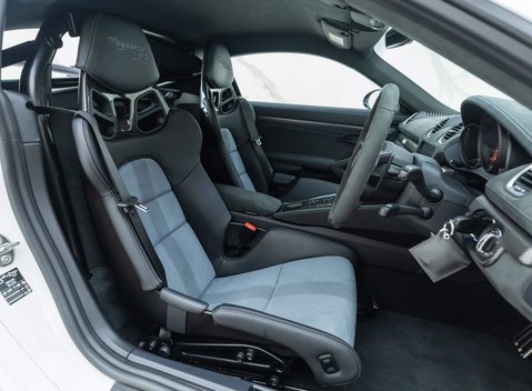 Porsche Cayman GT4 RS (718) 10