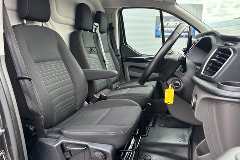 Ford Transit Custom 300 L2 H2 Limited 130 ps Panel Van 4