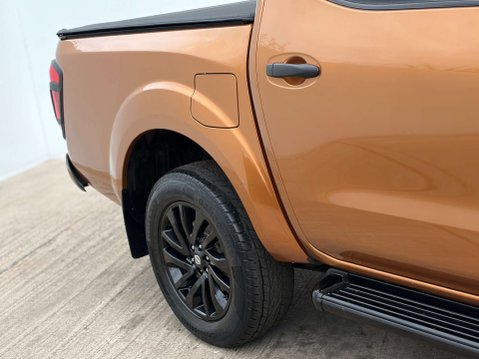 Nissan Navara 2.3 Navara Tekna dCi Auto 4WD 5dr 8
