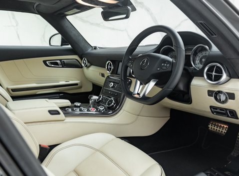 Mercedes-Benz SLS AMG 14