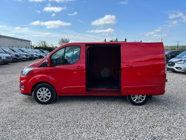 Ford Transit Custom SWB L1H1 (SOLD) Limited 300 Air Con Alloys Sensors EURO 6 11