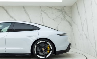 Porsche Taycan Turbo S 31