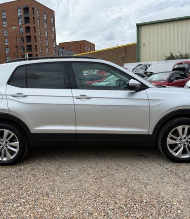 Volkswagen T-Cross 1.0 SE TSI.. 6 MAIN DEALER SERVICES..APPLE CARPLAY & ANDROID AUTO..STUNNING 3
