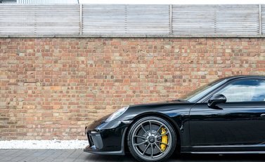 Porsche 911 (991.2) GT3 24