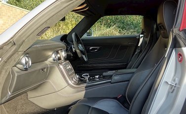 Mercedes-Benz SLS AMG Roadster 22