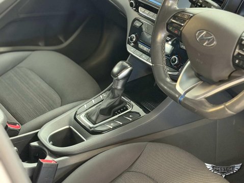 Hyundai IONIQ 1.6 h-GDi Premium DCT Euro 6 (s/s) 5dr 26