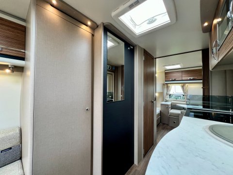 Swift Eccles 590 AL 20