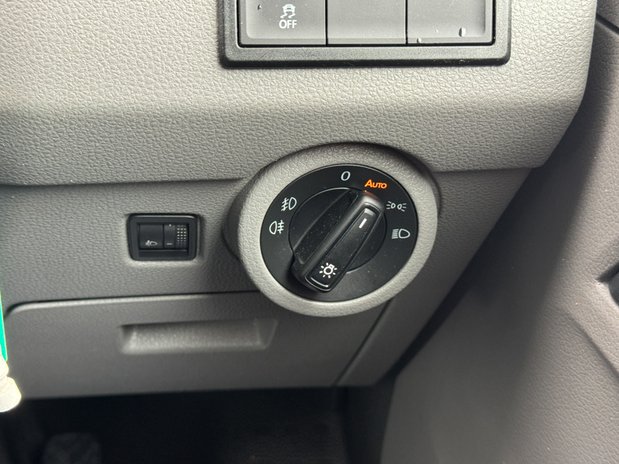 Volkswagen Transporter Crew Cab AUTO SWB L1H1 T32 Tdi Kombi Highline Air Con Sensors SELECT 24
