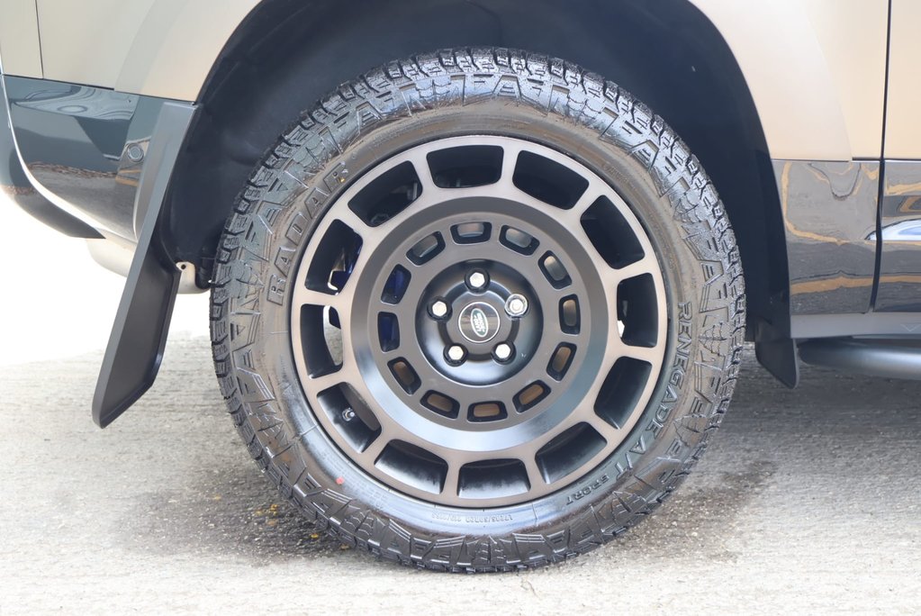 Land Rover Defender 90 DEMO  HARD TOP 350  X-DYNAMIC HSE s 20k spend inc genuine rear seat   13