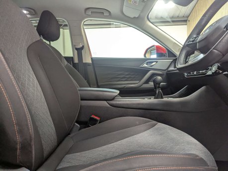 MG HS 1.5 MG HS SE 5dr 30