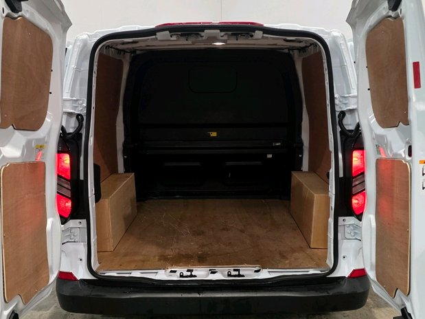 Ford Transit Custom 320 L2 DIESEL FWD 2.0 Eco Blue 136ps H1 Double Cab Van Trend  9