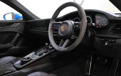 Porsche 911 Carrera GTS - Rear-Axle Steering, 18-Way Seats, Panoramic Roof and More 6