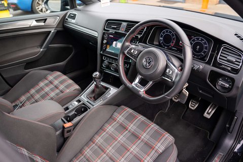 Volkswagen Golf 2.0 Golf GTi Performance TSi 5dr 17