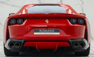 Ferrari 812 Superfast 5