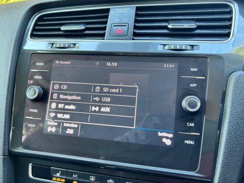 Volkswagen Golf SE NAVIGATION TSI EVO DSG 32