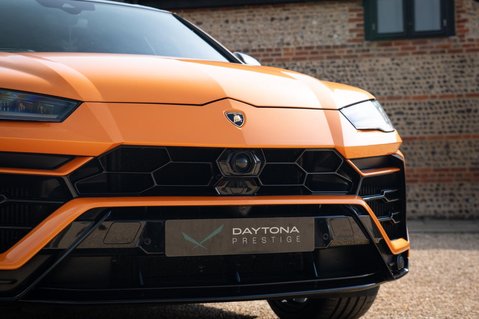 Lamborghini Urus V8 5