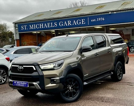 Toyota Hilux 2.8 HI-Luxury Invincible X D-4D 4WD Double Cab Auto 4WD 5dr 1