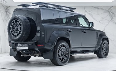Land Rover Defender 110 OCTA Black 6