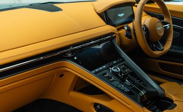 Aston Martin DB12 V8 17