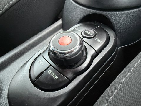 Mini Hatch 1.5 COOPER SPORT 19