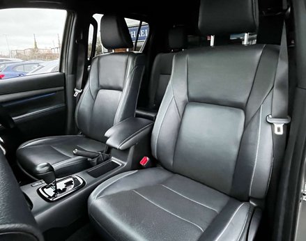 Toyota Hilux 2.8 HI-Luxury Invincible X D-4D 4WD Double Cab Auto 4WD 5dr 59