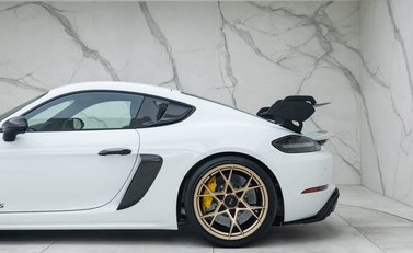 Porsche Cayman GT4 RS (718) 44