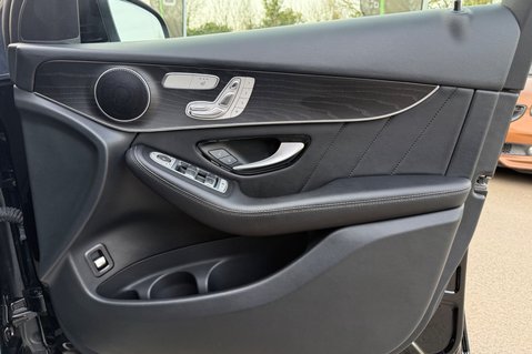 Mercedes-Benz GLC GLC 220 D 4MATIC AMG LINE PREMIUM - TWO OWNERS - PANORAMIC SUNROOF 37