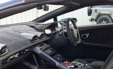 Lamborghini Huracan Spyder LP640-4 Performante 16