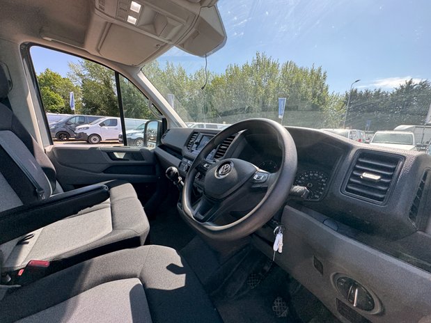 Volkswagen Crafter MWB L2H2 [SOLD MT] Low Roof Trendline Cr35 Air Con Alloys Sensors EURO 6 16
