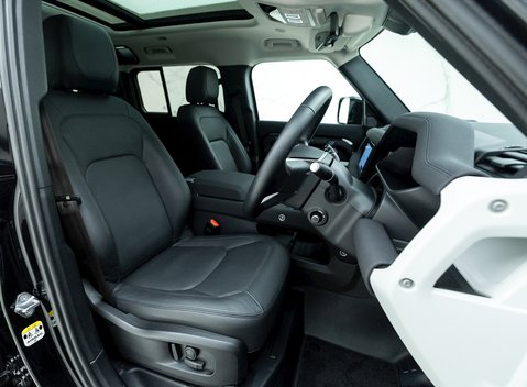 Land Rover Defender 110 XS Edition P400 10