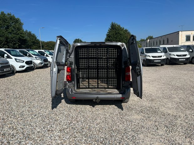 Vauxhall Vivaro SWB L1H1 2700 Sportive Air Con Sensors Cruise EURO 6 11