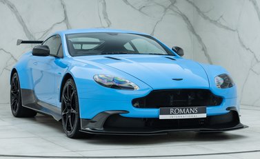 Aston Martin Vantage GT8 6