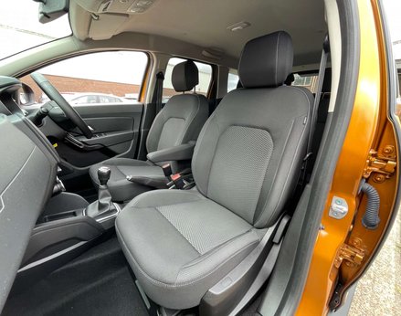 Dacia Duster 1.6 Duster Comfort SCe 4x2 5dr 49