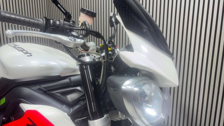 Triumph Street Triple R 2013 13K EXCELLENT CONDITION NEW MOT 675CC TRIPLE 21
