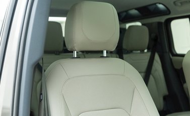 Land Rover Defender 110 XS Edition P400 11