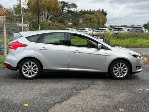 Ford Focus TITANIUM WITH NAV 2