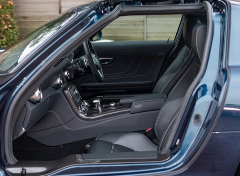 Mercedes-Benz SLS AMG 17