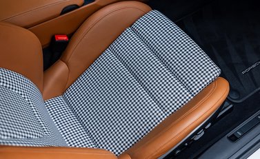 Porsche 911 Turbo S (992) 14