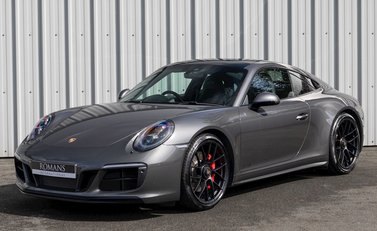 Porsche 911 Carrera GTS (991.2) 6